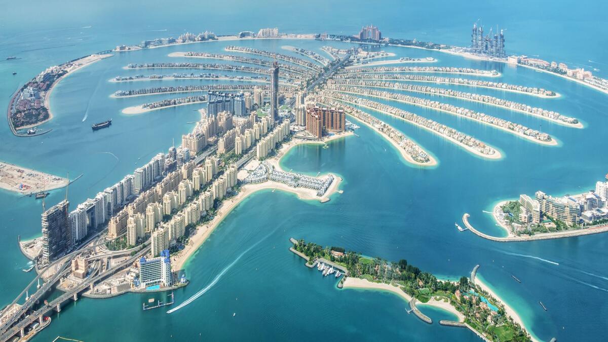 Stunning Surge: Dubai Vil